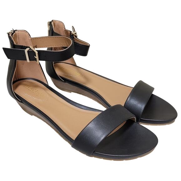 Kenneth Cole Reaction Black Sandals - Picture 1 of 6